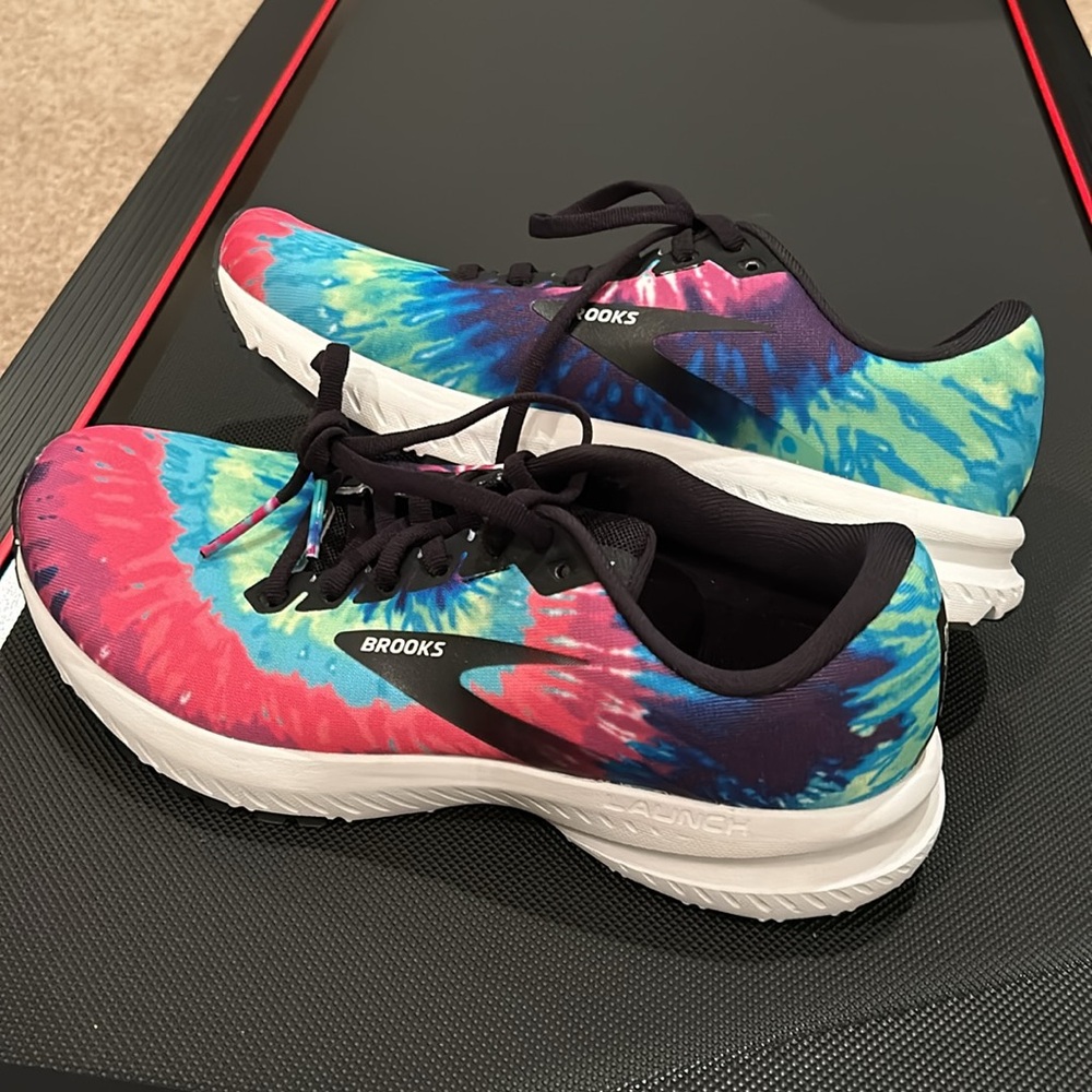 NEW women’s Brooks Rockin Roll Marathon Series Tie-Dye Athletic Shoes Size 8 - Picture 5 of 8